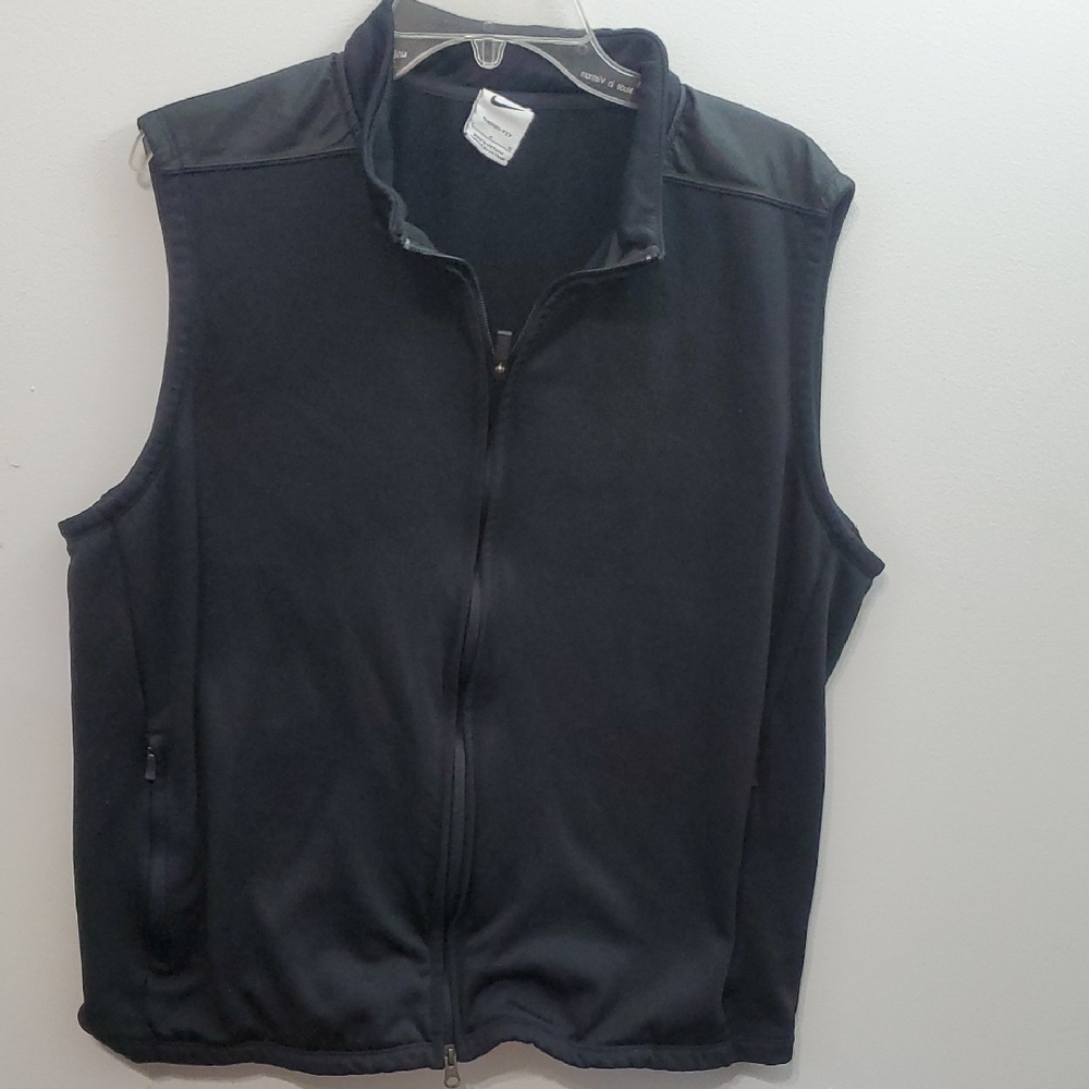 Nike Therma-Fit Black Label Apparel